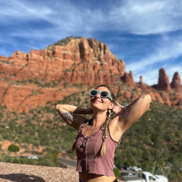 🌖YT channel 🤲🏼High vibe reiki from me to you @aclockworkmoon 🫧🍄World Peace 4EVA🌼 - Picture 3 of 14